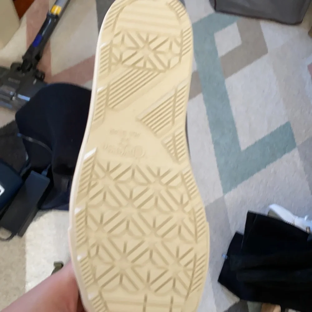 Convers - Picture 3 of 3